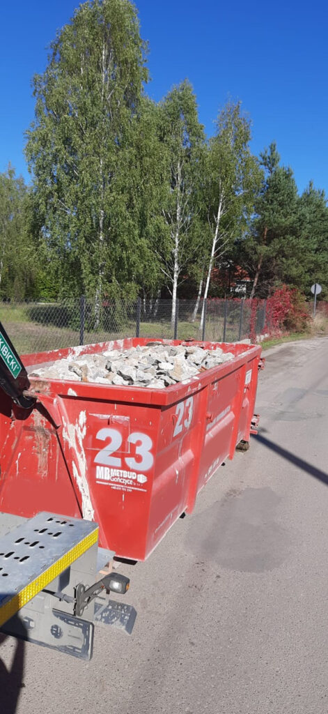 Kontener wypełniony gruzem